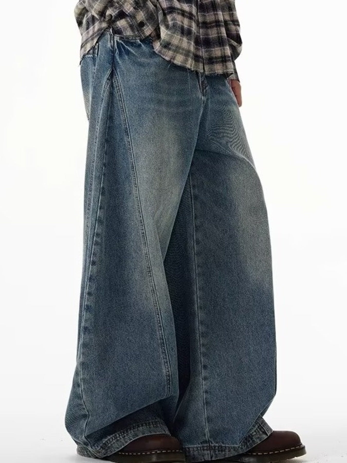 af45d60e224b4f13a9d77e958e135c89-Max